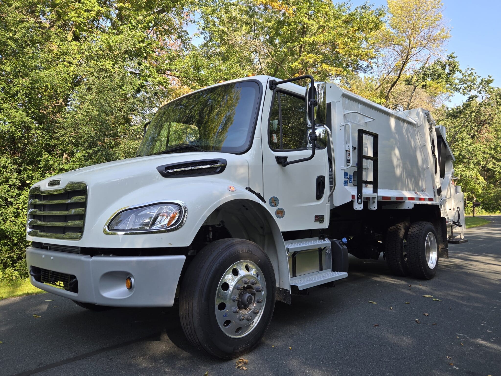 NEW Freightliner M2 De-Rated / 11yd ( In Stock )